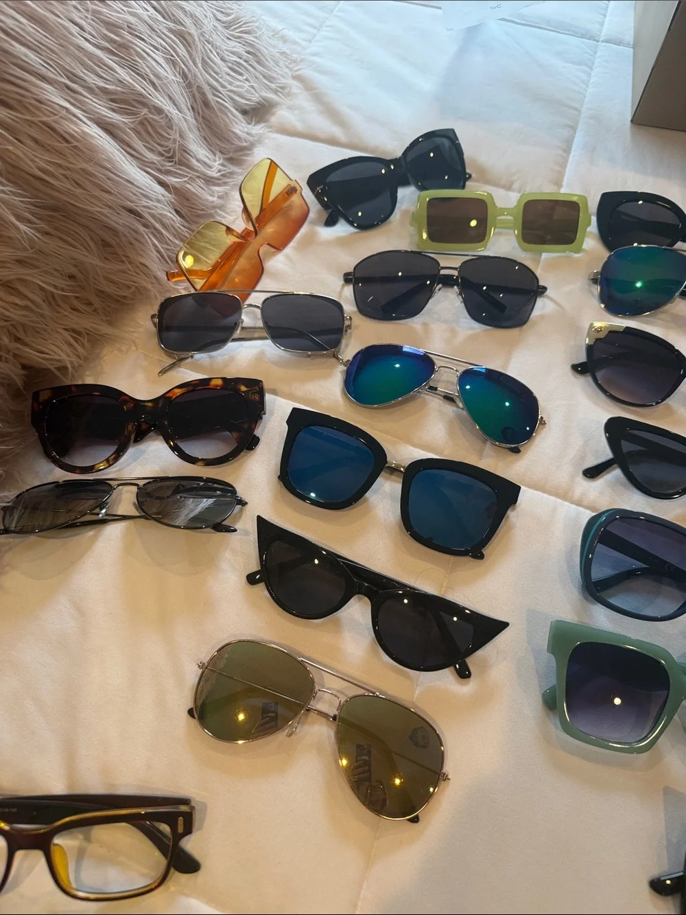 Assorted Women's Fashion Sunglasses - Black, Green, Blue, Tortoiseshell, Yellow